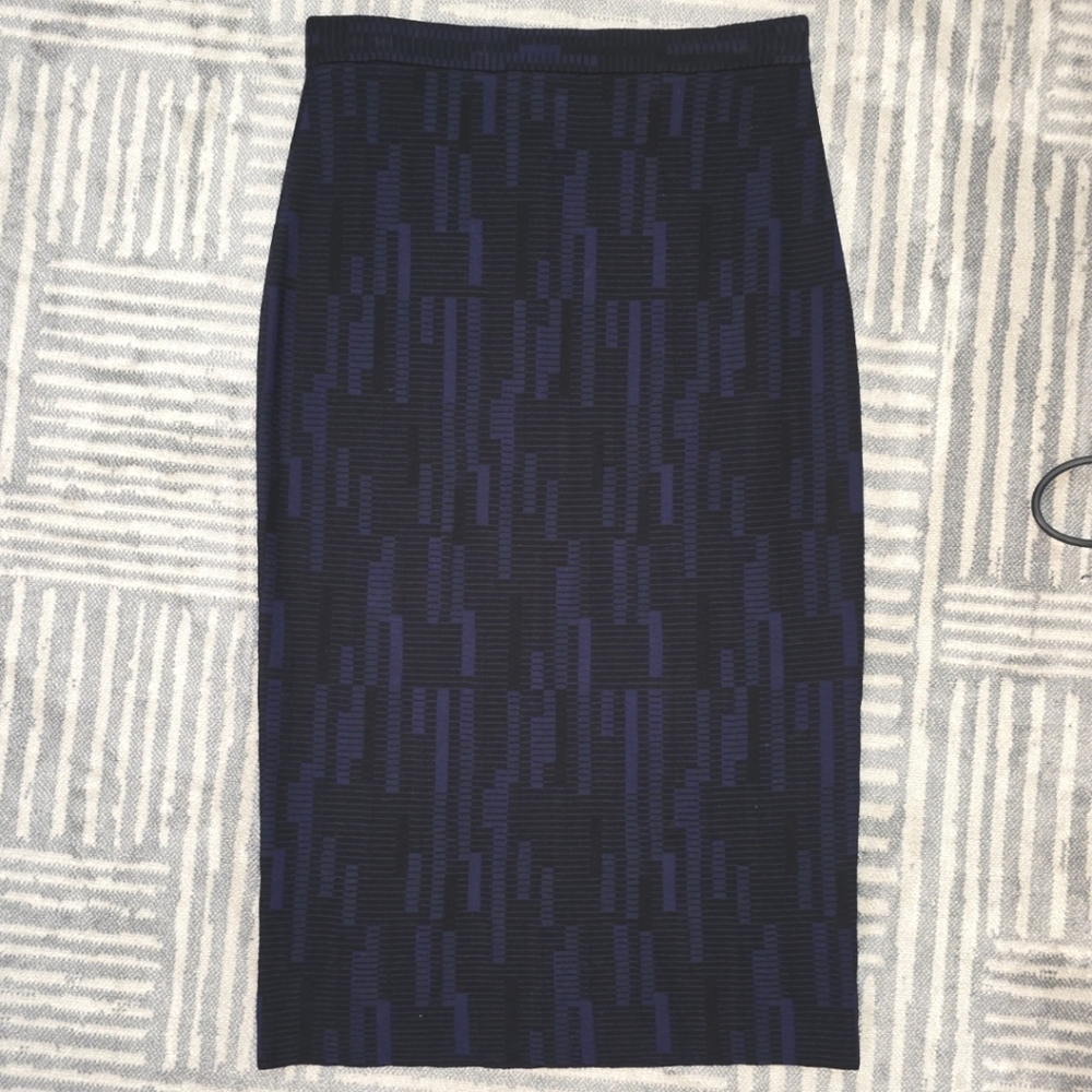 St. John Navy Textured Knit Midi Pencil Skirt Size Small - Picture 12 of 12
